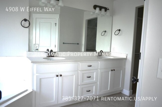 Building Photo - 4908 Eiffel Wy