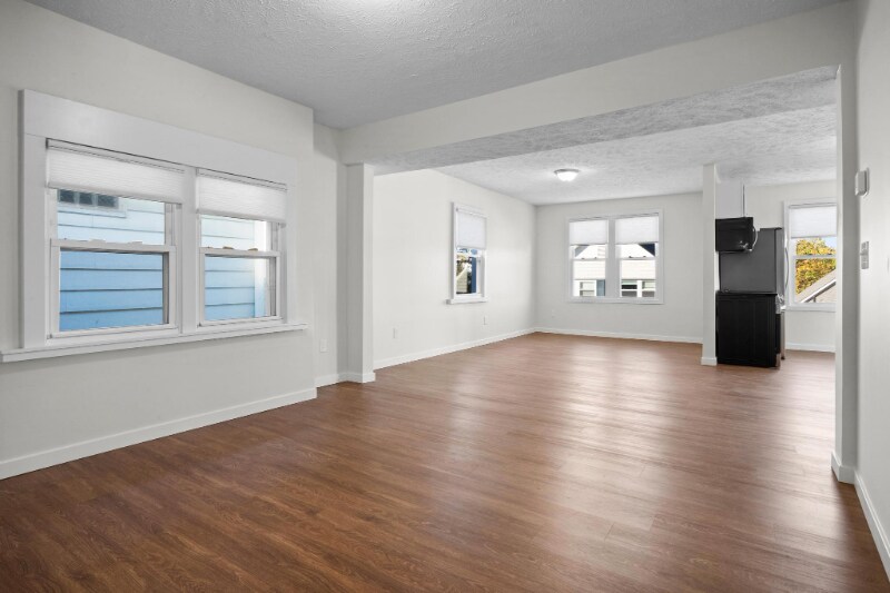 Building Photo - 1277 W 67th St