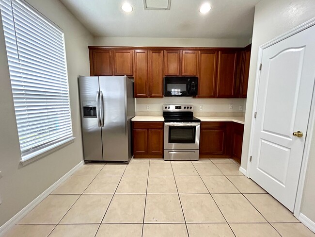 Building Photo - Beautiful Townhome in Lake Nona
