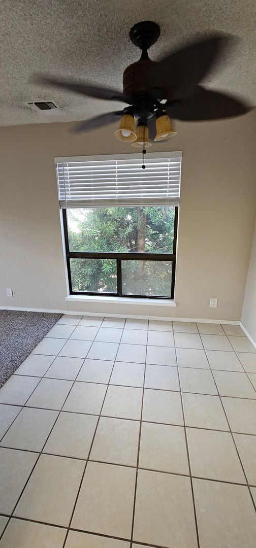 Building Photo - 715 Mikkelsen Dr