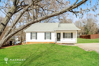 Building Photo - Charming 3-Bedroom