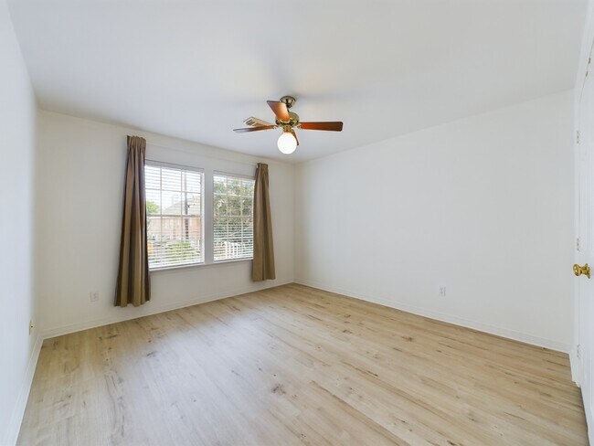 Building Photo - 5627 Winsome Ln