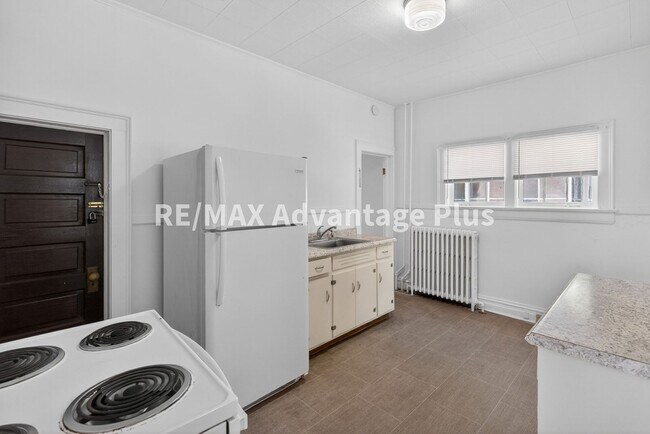 Building Photo - 106 Grove St