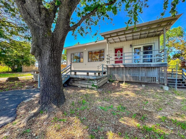 Building Photo - Vineyard-View Retreat with Bonus Room & Exceptional Outdoor Living
