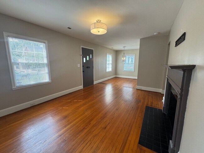 Building Photo - 2213 Chesterfield Ave