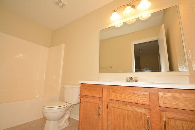 Building Photo - Pike Township 4 bedroom home