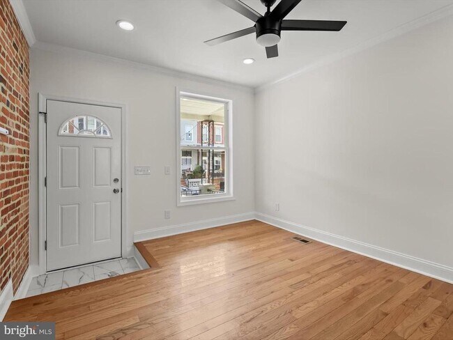 Building Photo - 404 N Robinson St