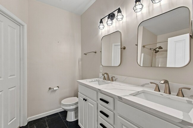 Building Photo - 2055 Hemlock Dr