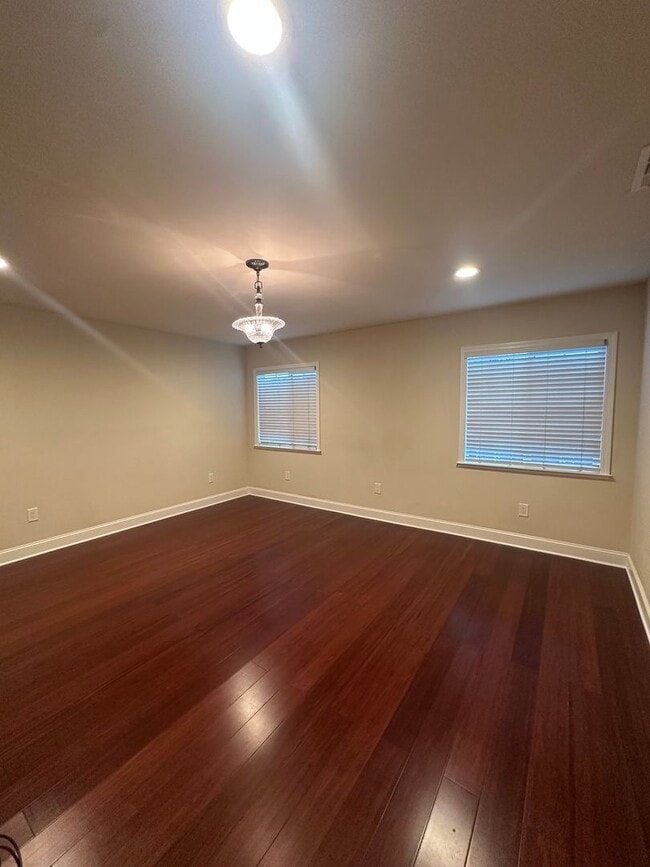 Building Photo - Gorgeous, 3 bedroom, 2.5 bath home, ready for move in