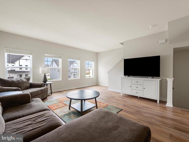 Building Photo - 113 Heyford Dr