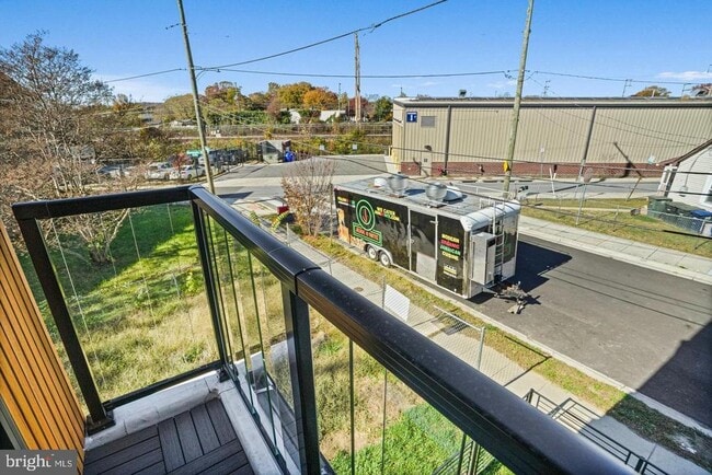 Building Photo - 4421 Kane Pl NE