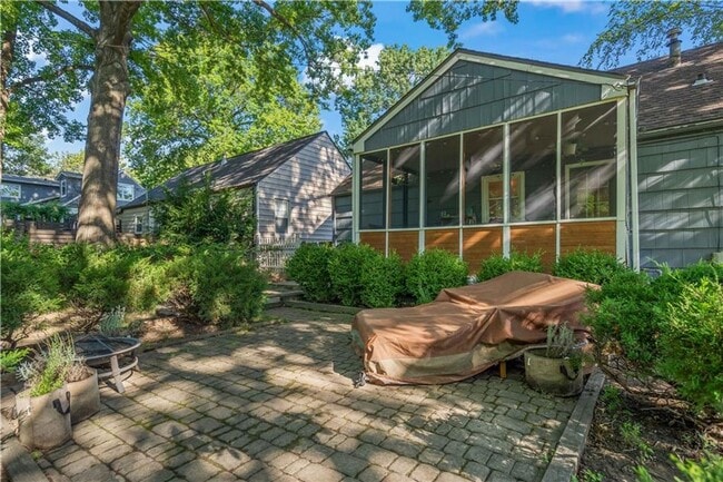 Building Photo - Charming Prairie Village Ranch + Designer ...