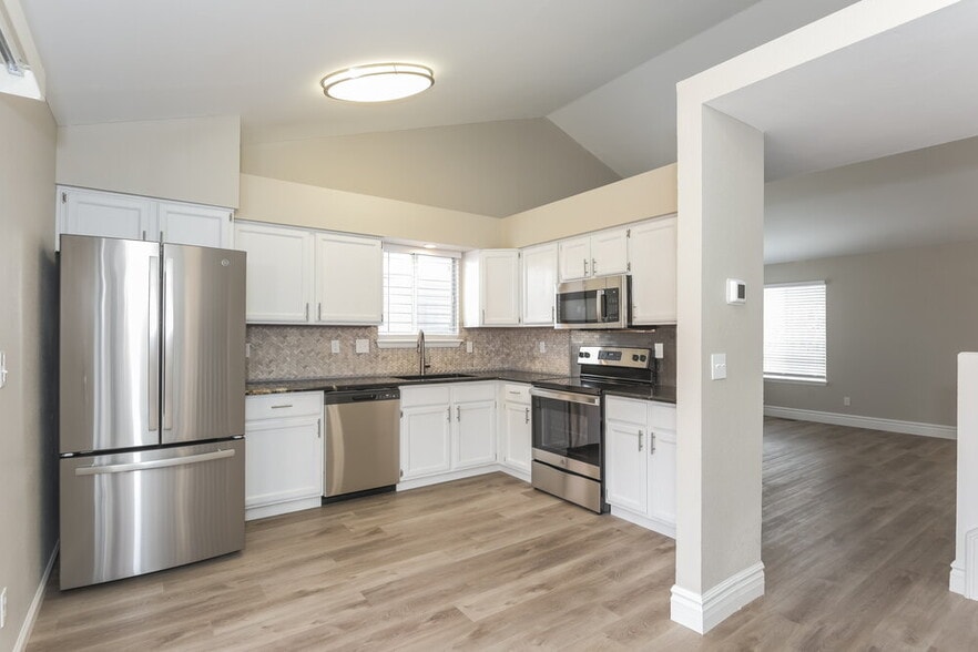 Building Photo - 7647 Halleys Dr