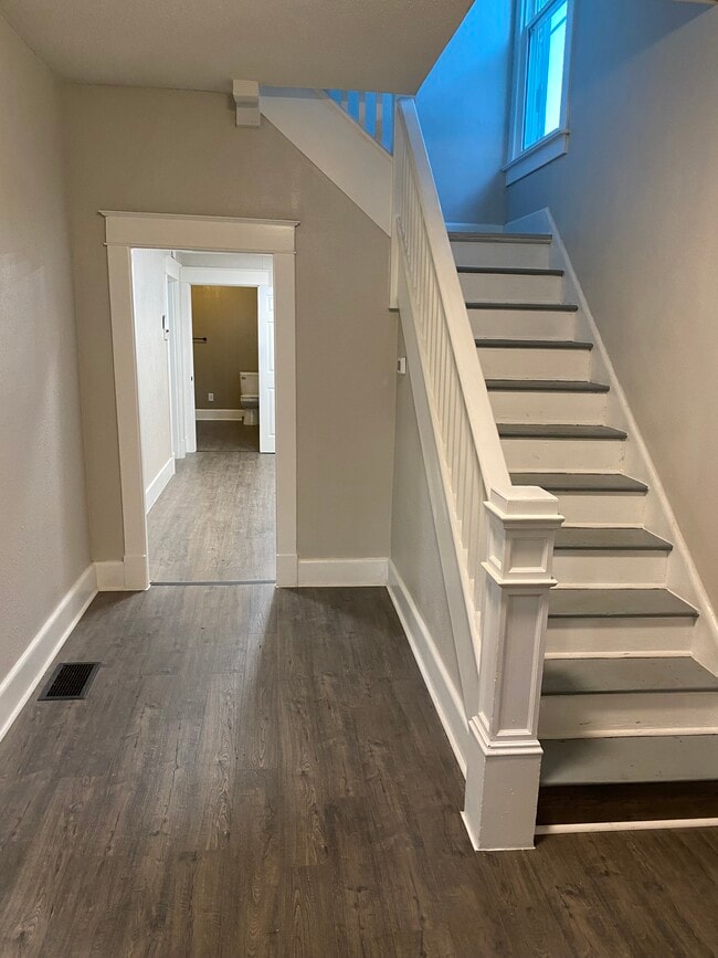 Front entrance. - 1921 18th St