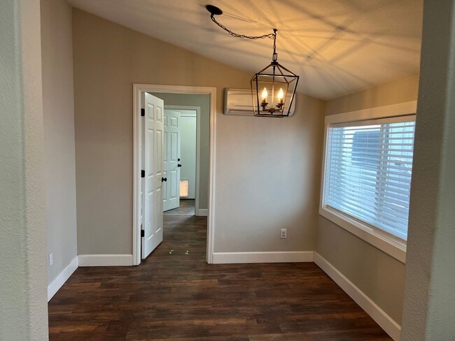 Building Photo - Updated 3 bedroom 1 bathroom house in Thur...