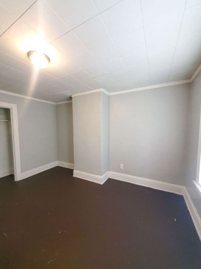 Building Photo - 3 BEDROOM SINGLE FAMILY HOME-SEC8 TENANTS ...