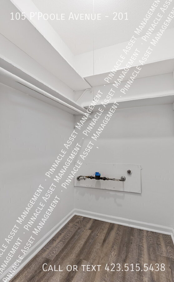 Building Photo - 105 P'Poole Ave