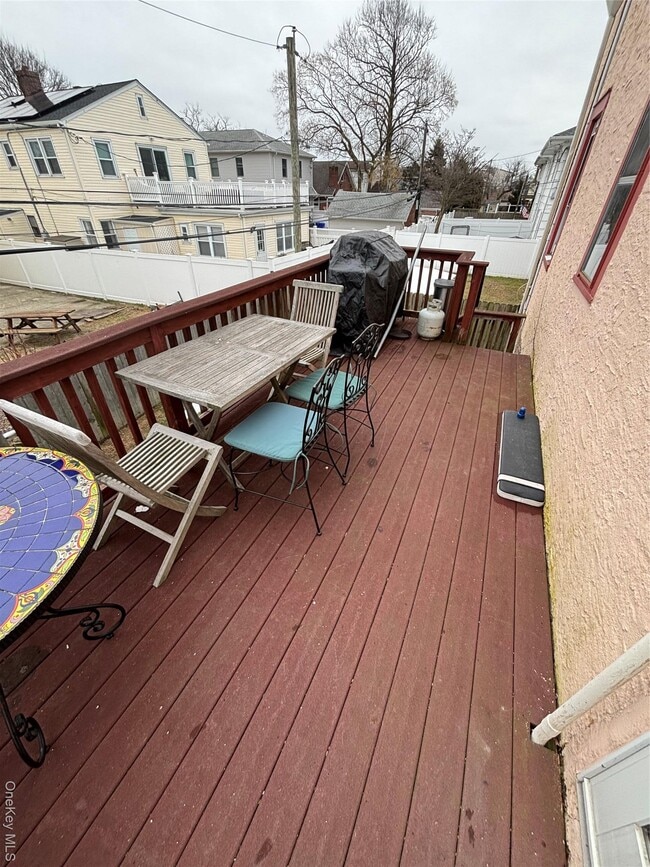 Building Photo - 329 E Chester St