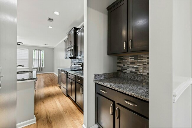 Building Photo - 194 Cypress Forest Dr