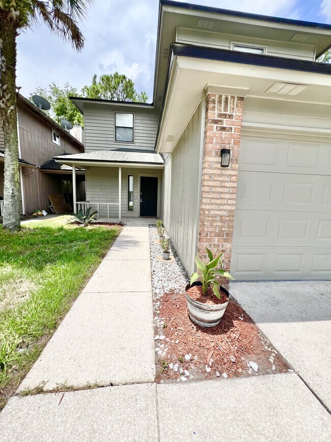 Building Photo - 11446 Skimmer Ct