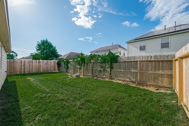 Building Photo - 12230 Hawthorne Hill Cir