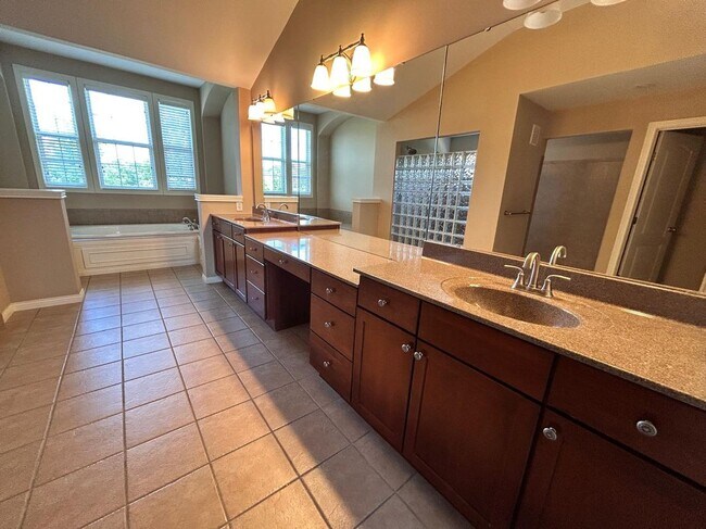 Building Photo - 3684 Stonebrooke Ct