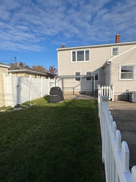 Fenced backyard - 249 Dunlop Ave