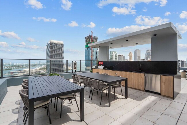 Building Photo - 121 NE 5th St