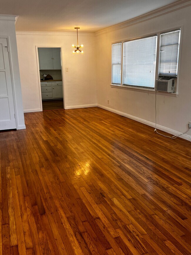 Building Photo - 3880 Roble Vista Dr