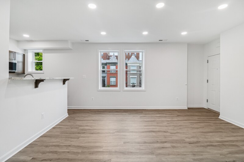 Building Photo - 303 Seaton Pl NE