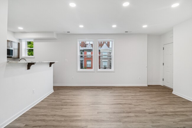 Building Photo - 303 Seaton Pl NE