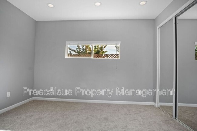 Building Photo - 5960 Nagel St