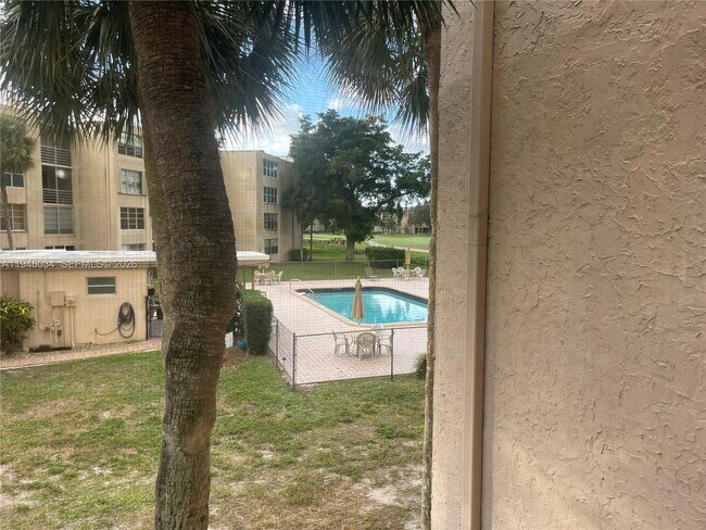 Building Photo - 9481 Evergreen Pl