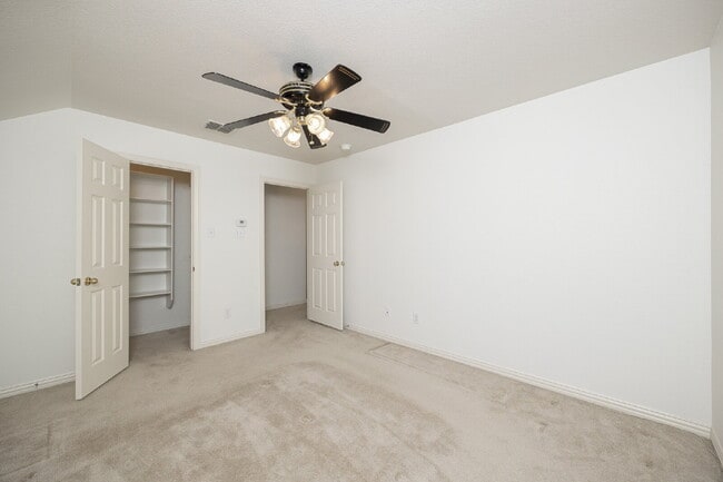 Building Photo - 10002 River Bend Dr