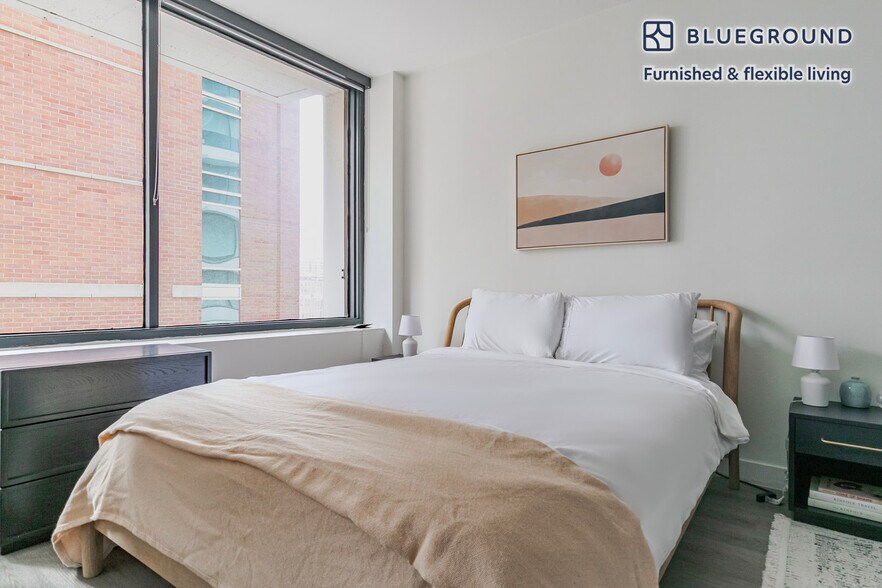 Building Photo - 21 E Chestnut St