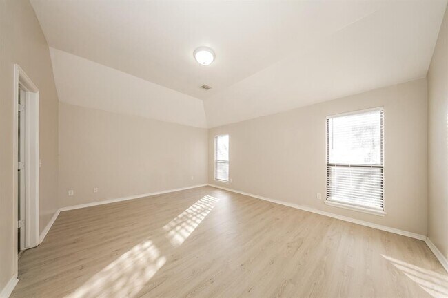 Building Photo - 16621 La Paloma Lane