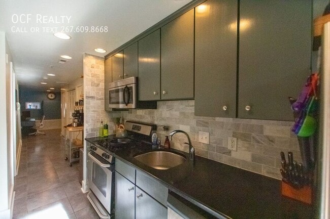 Building Photo - 1814 Christian St