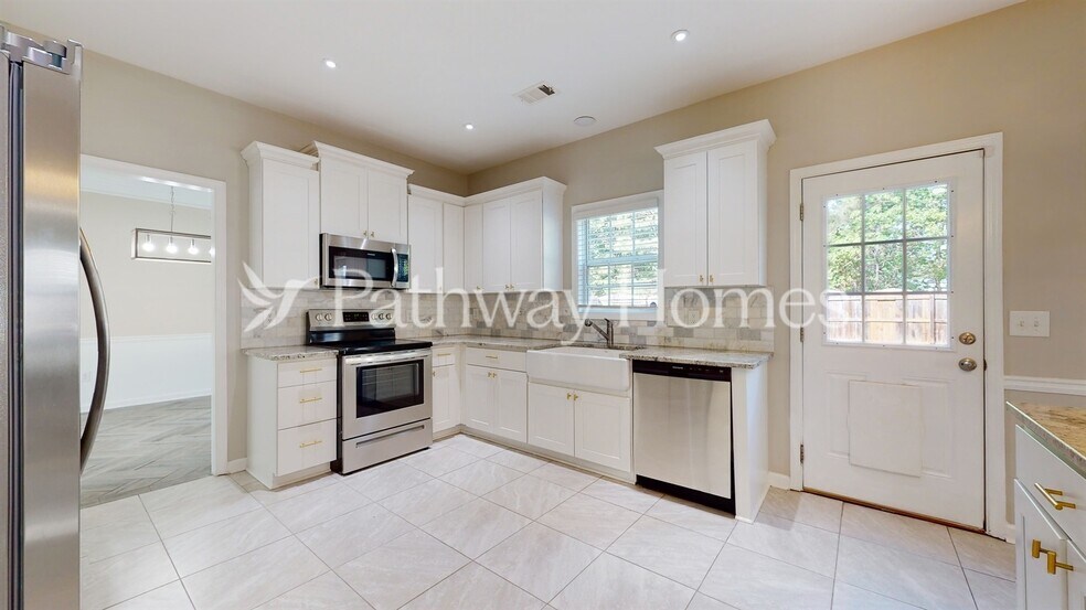 Building Photo - 3420 Gardenside Dr SW