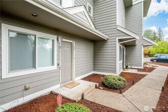 Building Photo - Lynden houses LLC - Cedar Street