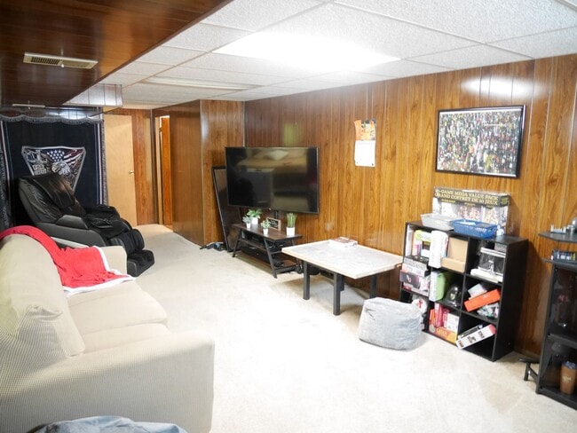 Building Photo - Charming 3-Bedroom Single Family Home with...