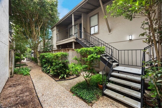 Primary Photo - 5711 Sugar Hill Dr