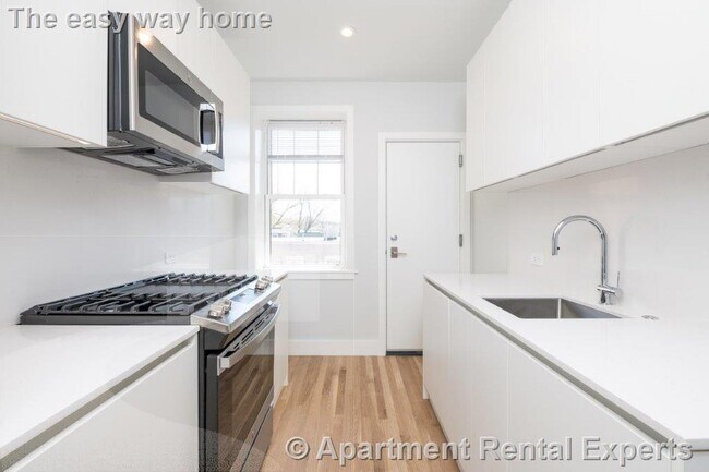 Building Photo - 19 Forest St