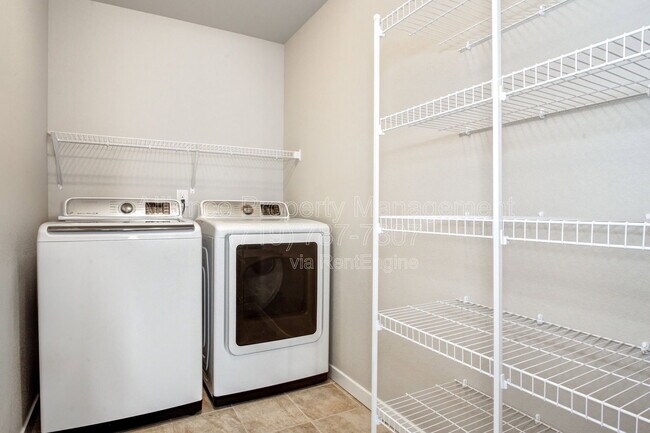 Building Photo - 2662 Shawnee Dr