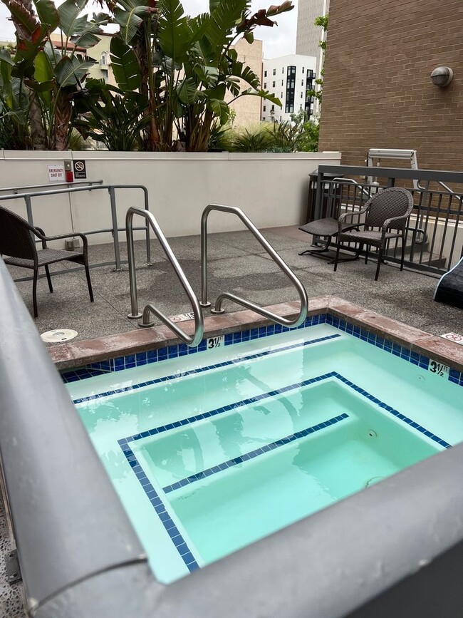 Building Photo - Little Italy LOCATION! Luxury 18th Floor W...