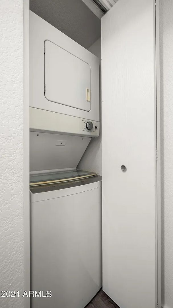 Building Photo - Upgraded 2 Bed, 2 Bath Condo - Available NOW!