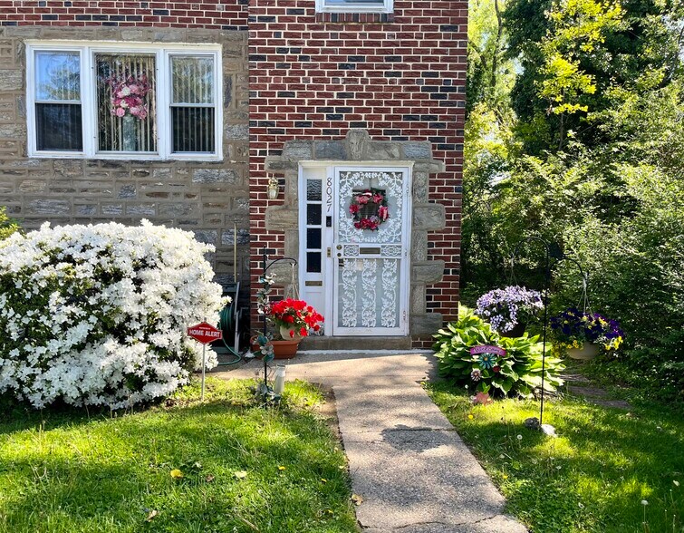 Building Photo - 8027 Rodney St