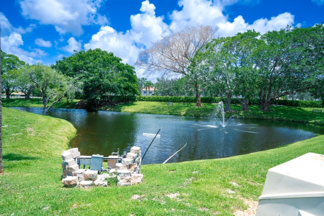 Building Photo - Spacious 2 Bedroom, 2 Bathroom Condominium...