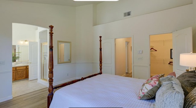 Building Photo - 2684 E Kelso Ave