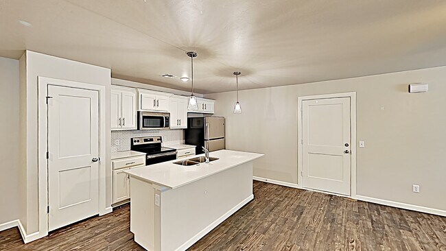 Building Photo - Great 3 Bedroom 2 Bath Duplex Near Tinker AFB
