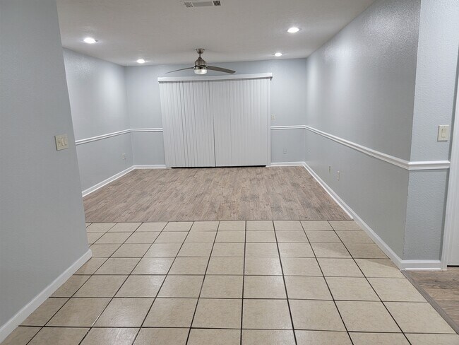 Building Photo - 7210 N Manhattan Ave